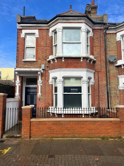 Four Bedroom Modern Victorian Wandsworth House Λονδίνο Εξωτερικό φωτογραφία