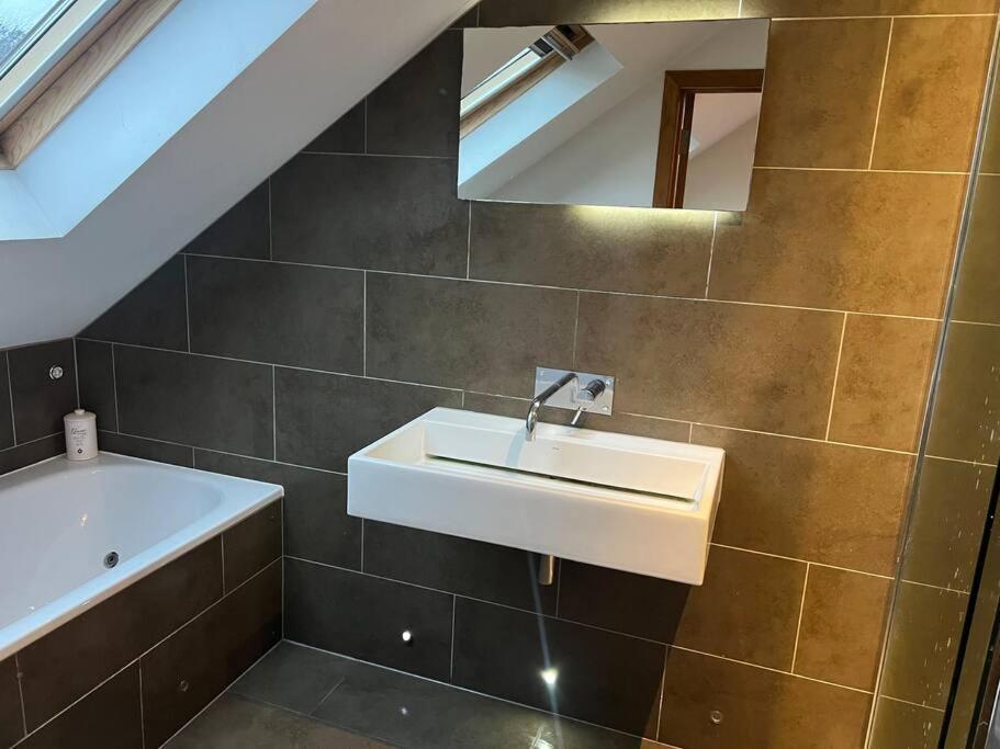 Four Bedroom Modern Victorian Wandsworth House Λονδίνο Εξωτερικό φωτογραφία