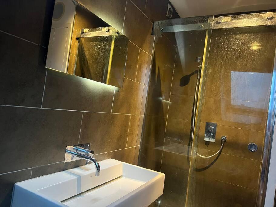 Four Bedroom Modern Victorian Wandsworth House Λονδίνο Εξωτερικό φωτογραφία